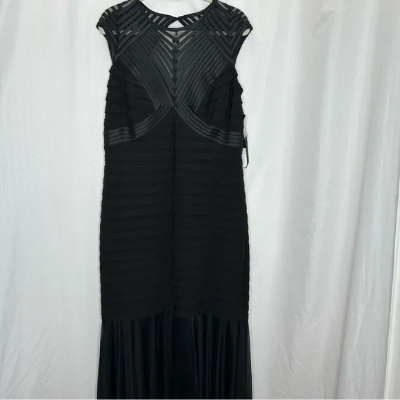 Betsy Adam black maxi mermaid dress cap sleeves - Picture 2 of 10